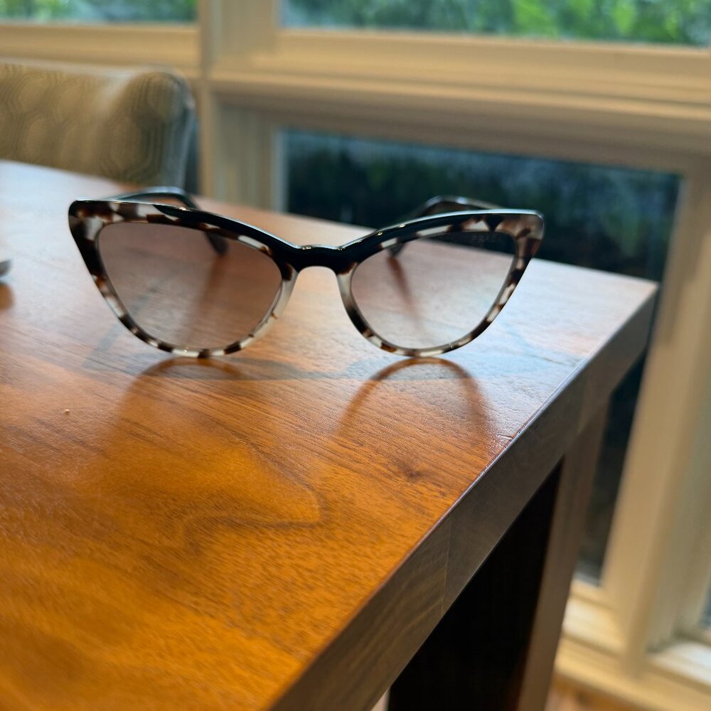Prada sungalsses